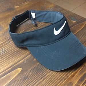Women’s Nike Visor.